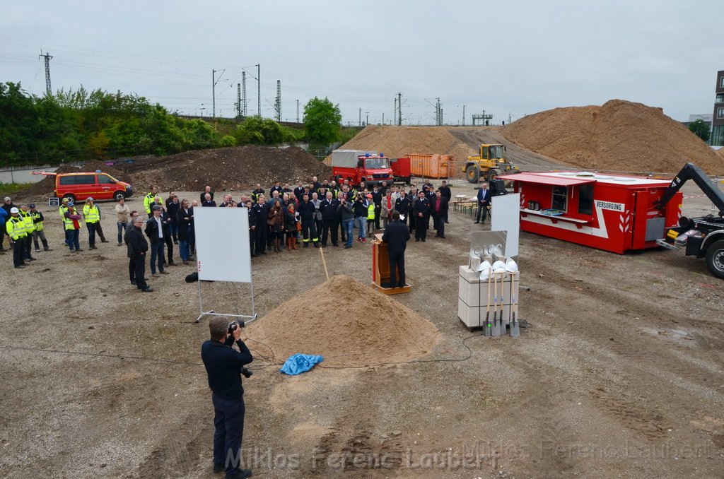 Erster Spatenstich Neues Feuerwehrzentrum Koeln Kalk Gummersbacherstr P080.JPG - Miklos Laubert